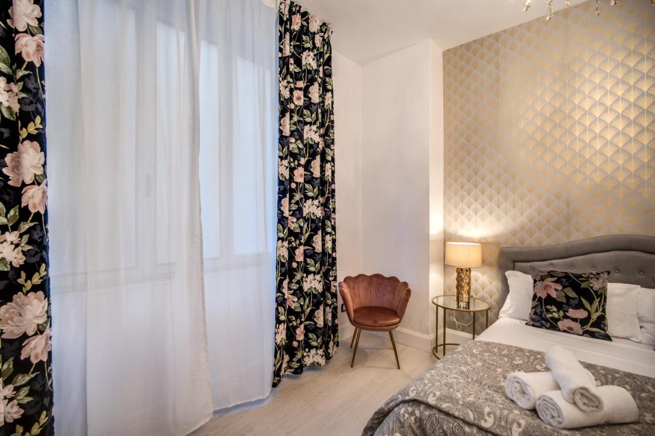 פיזה Aweshomeitaly - White Mirrors Apartment מראה חיצוני תמונה
