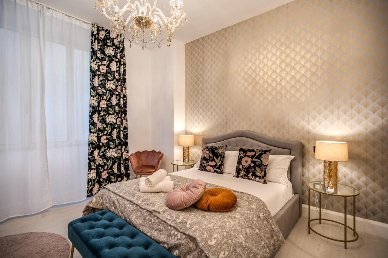 פיזה Aweshomeitaly - White Mirrors Apartment מראה חיצוני תמונה