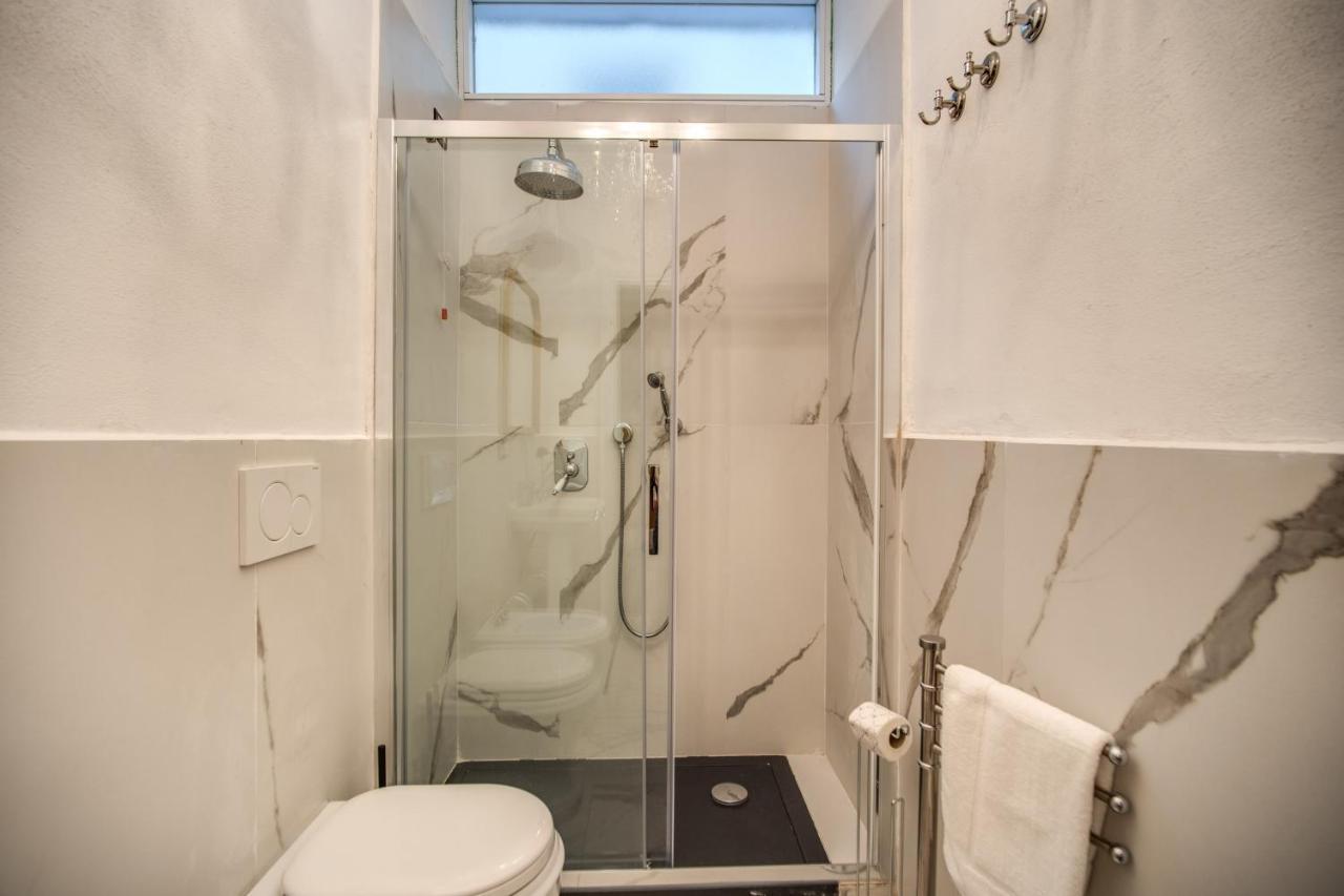 פיזה Aweshomeitaly - White Mirrors Apartment מראה חיצוני תמונה